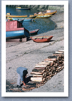 Bringing firewood ashore, Angelmo