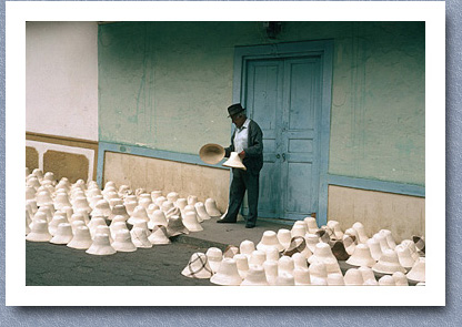 Panama hat market, Sandona