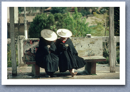 Bus stop chat, Saraguro